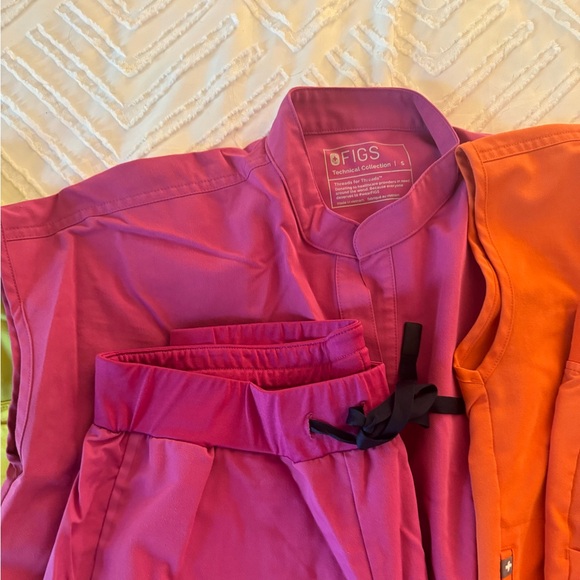 Used FIGS uniforms x4 (Black, pink, bright green, and orange) - Picture 6 of 7